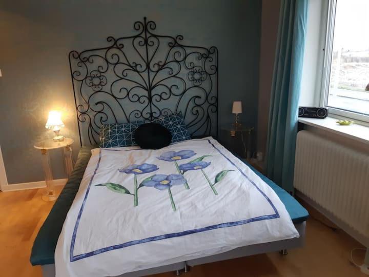 Lyxigt Rum Med Eget/Badrum Med Spa Kaensla يونشوبينغ المظهر الخارجي الصورة