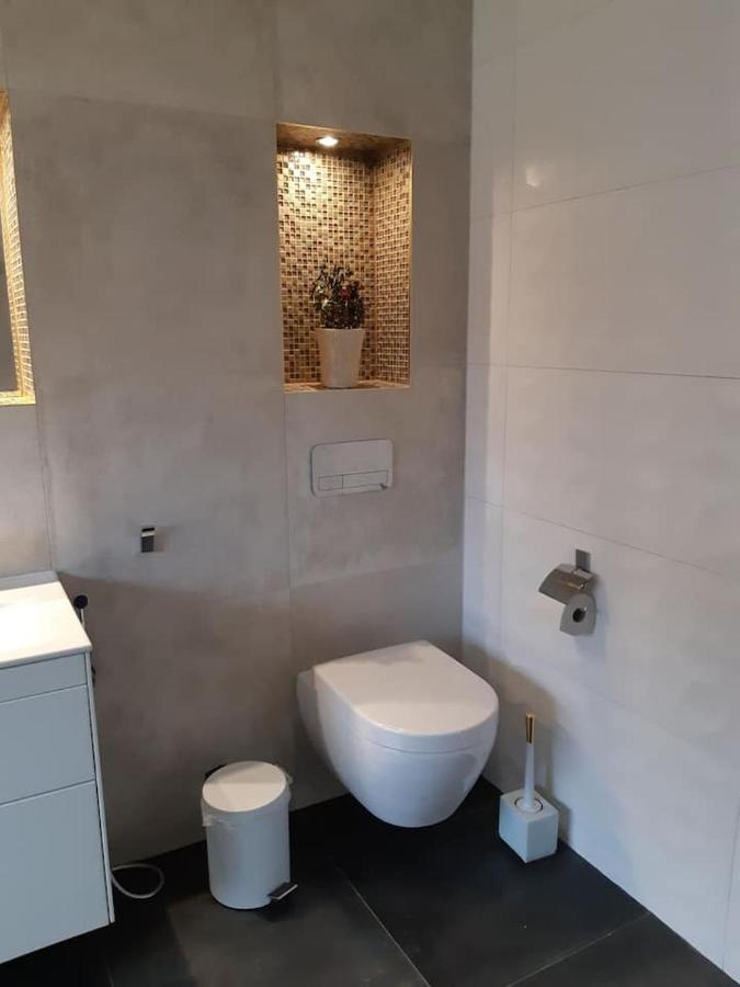 Lyxigt Rum Med Eget/Badrum Med Spa Kaensla يونشوبينغ المظهر الخارجي الصورة